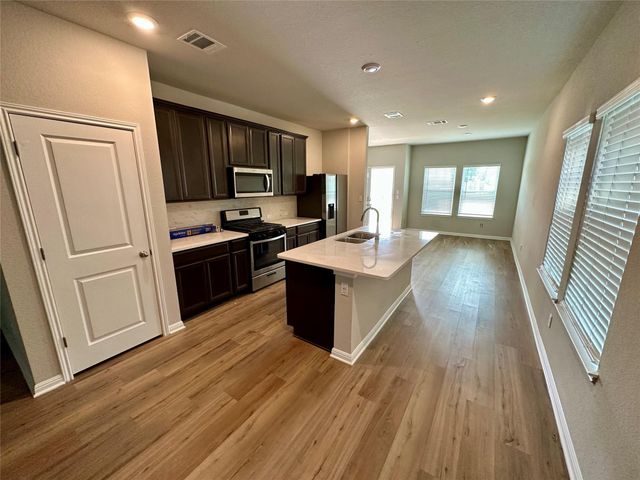 912 Main ST, Hutto, TX 78634