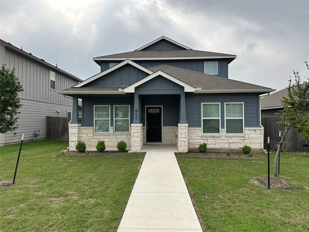 912 Main ST, Hutto, TX 78634