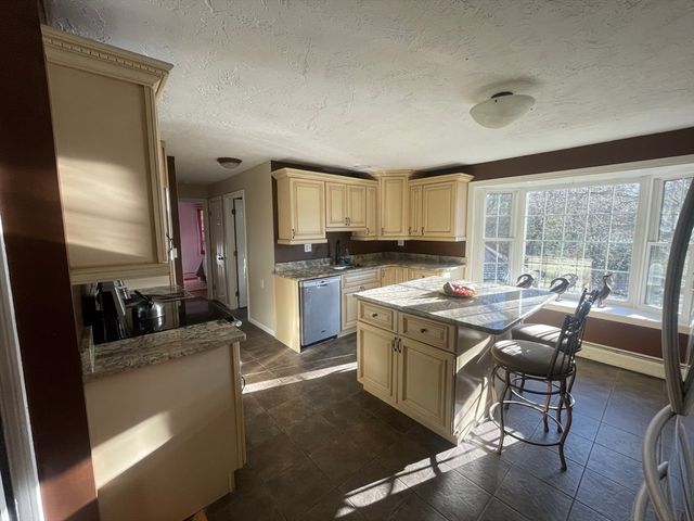 65 Old Spencer Rd, Charlton, MA 01507
