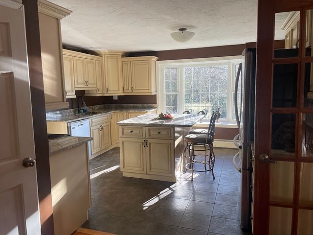 65 Old Spencer Rd, Charlton, MA 01507
