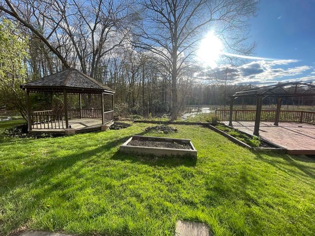 65 Old Spencer Rd, Charlton, MA 01507