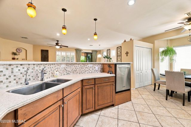 94 E Calle De La Semilla, Green Valley, AZ 85614