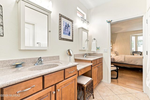 94 E Calle De La Semilla, Green Valley, AZ 85614