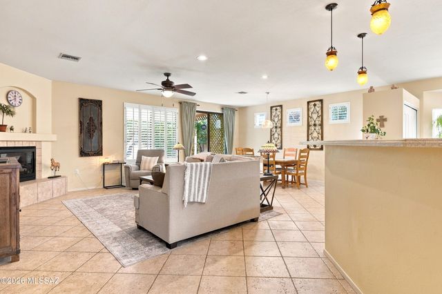 94 E Calle De La Semilla, Green Valley, AZ 85614