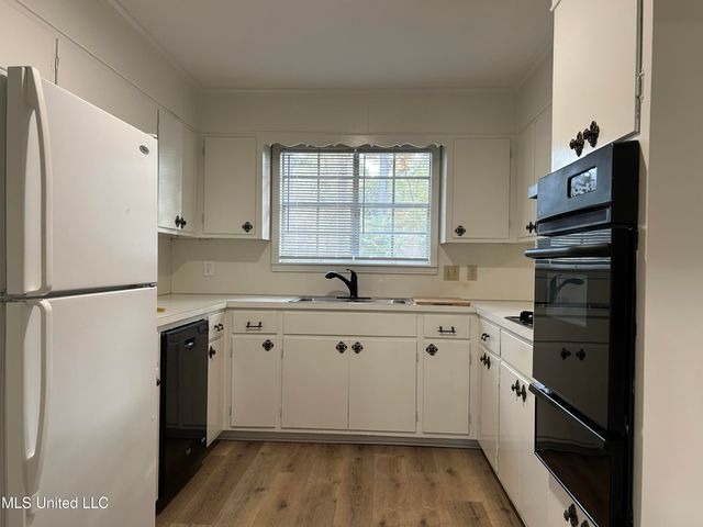 1659 Riverwood Drive, Jackson, MS 39211