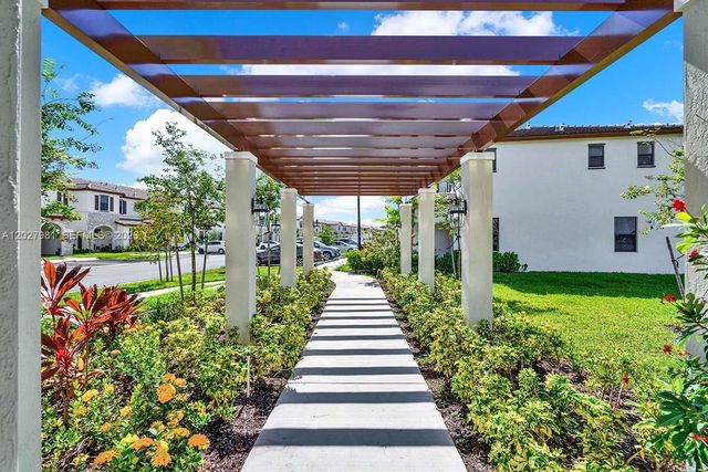 10251 SW 231st Ln, Miami, FL 33190