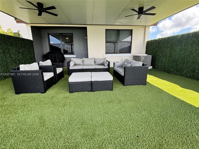 10251 SW 231st Ln, Miami, FL 33190