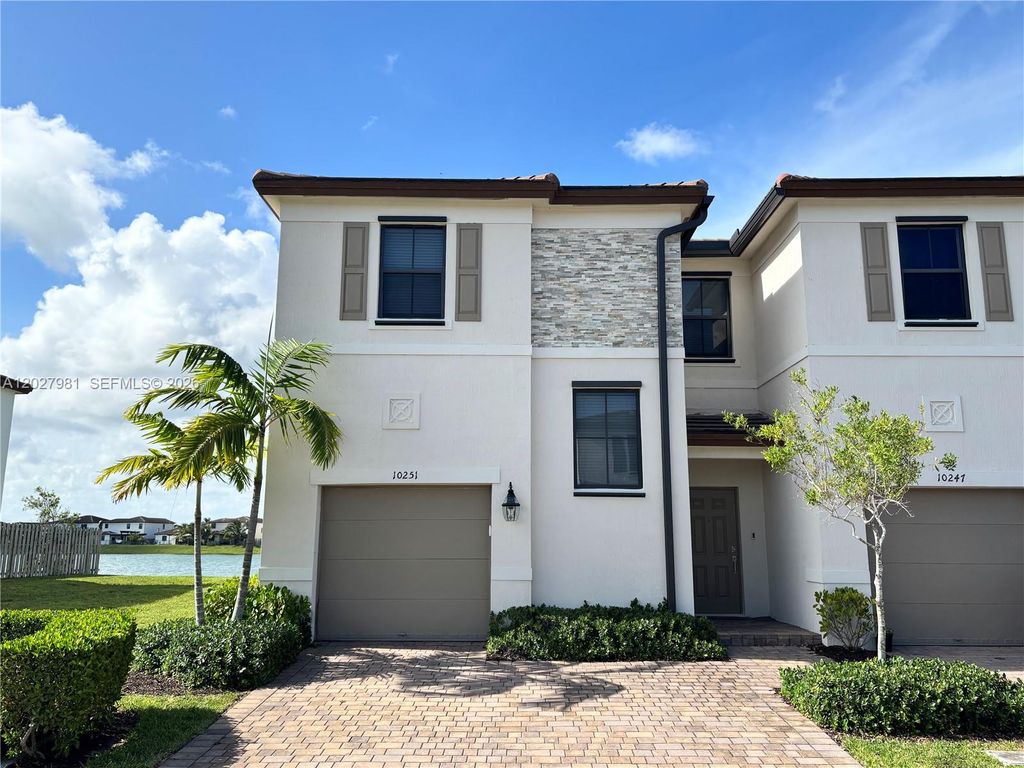 10251 SW 231st Ln, Miami, FL 33190