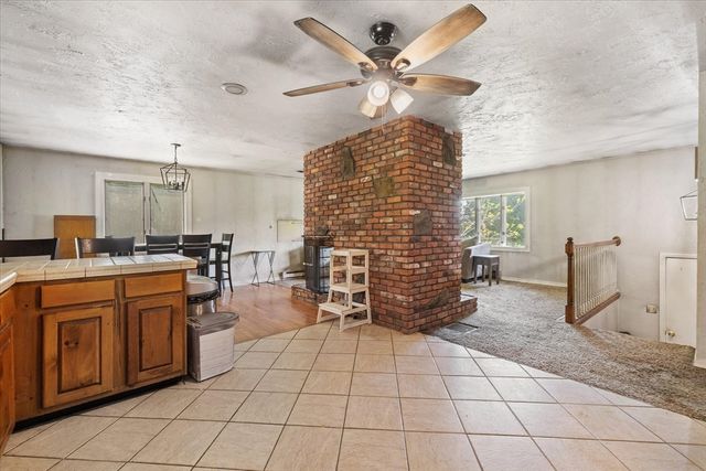 69 Sandersdale Rd, Charlton, MA 01507