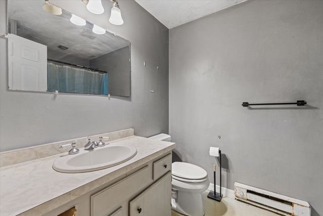 69 Sandersdale Rd, Charlton, MA 01507