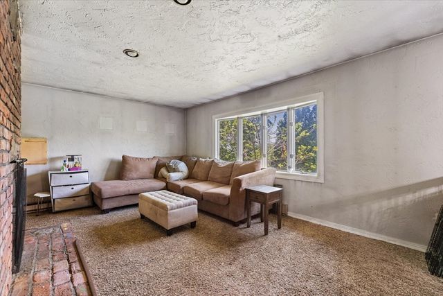 69 Sandersdale Rd, Charlton, MA 01507