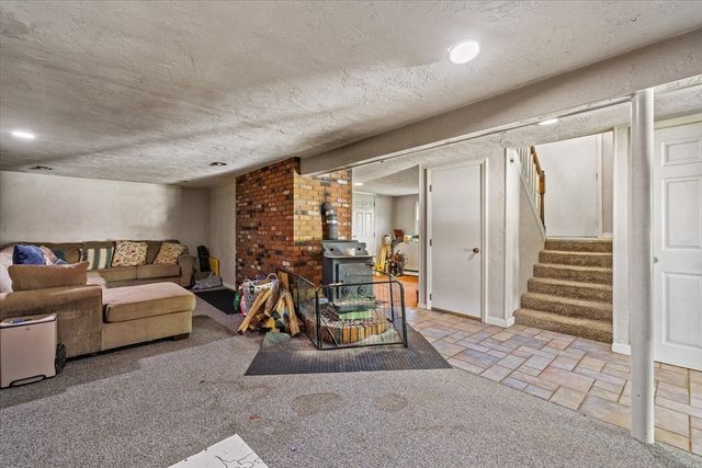 69 Sandersdale Rd, Charlton, MA 01507