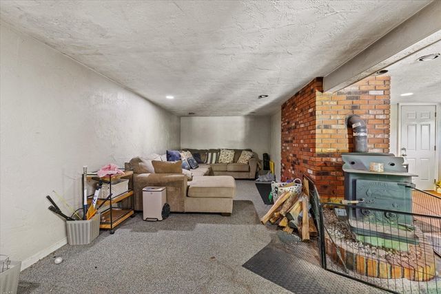 69 Sandersdale Rd, Charlton, MA 01507