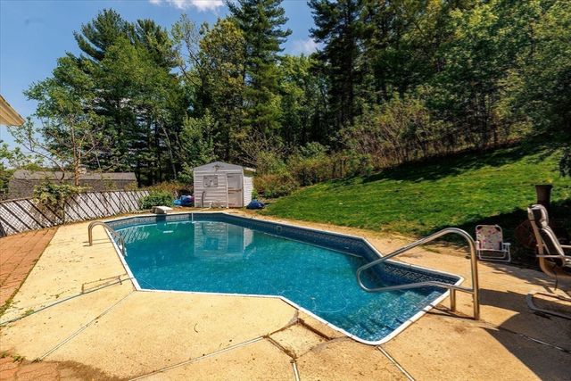 69 Sandersdale Rd, Charlton, MA 01507