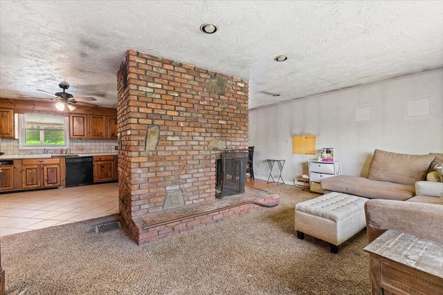69 Sandersdale Rd, Charlton, MA 01507