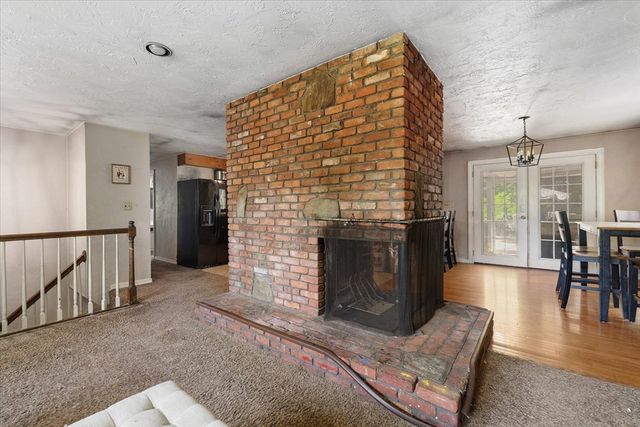 69 Sandersdale Rd, Charlton, MA 01507