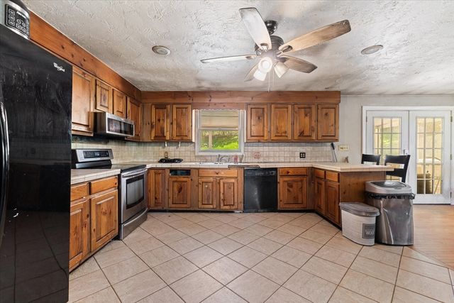 69 Sandersdale Rd, Charlton, MA 01507