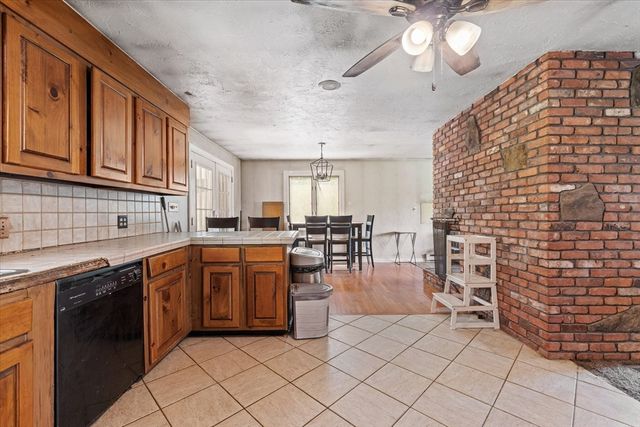 69 Sandersdale Rd, Charlton, MA 01507