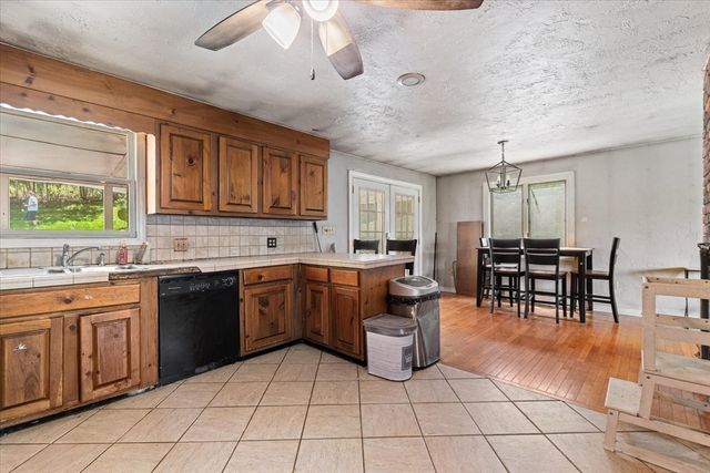 69 Sandersdale Rd, Charlton, MA 01507
