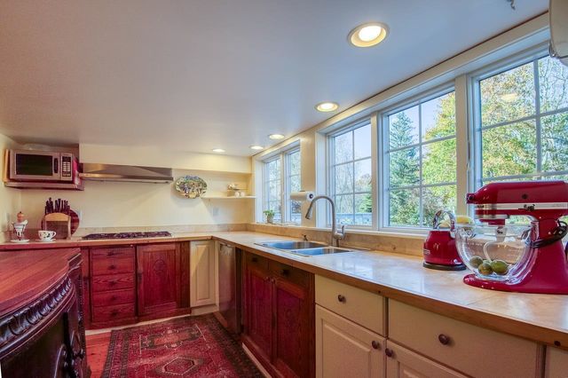 146 Calef Highway, Barrington, NH 03825