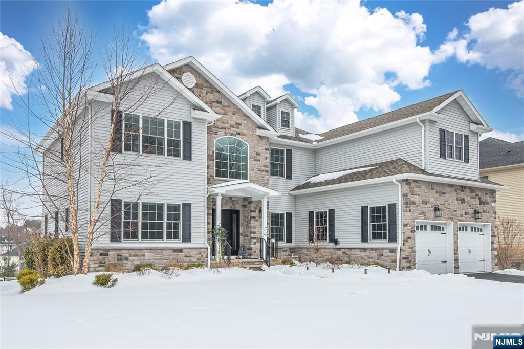 77 Haggerty Drive, West Orange, NJ 07052