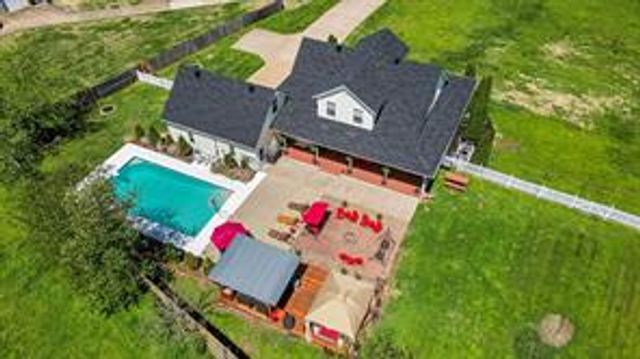 8448 Glory Drive, Bentonville, AR 72713