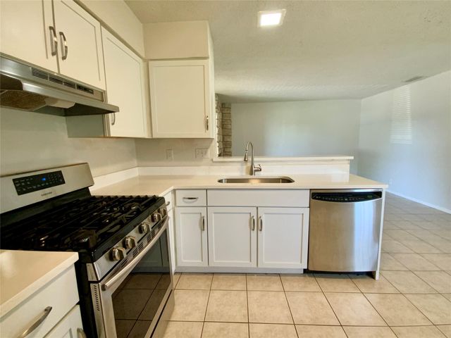 2300 Cedrick CV B, Austin, TX 78748