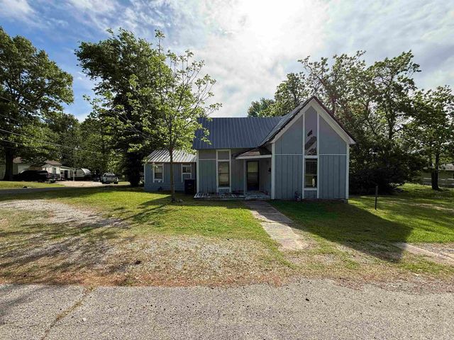 585 N Royal Avenue, Piggott, AR 72454