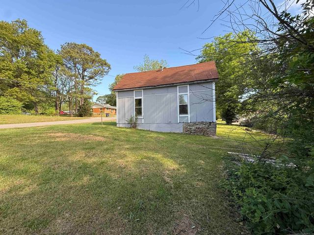 585 N Royal Avenue, Piggott, AR 72454