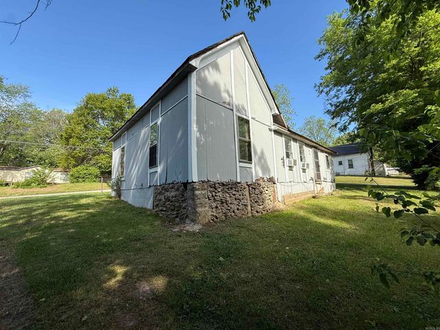 585 N Royal Avenue, Piggott, AR 72454