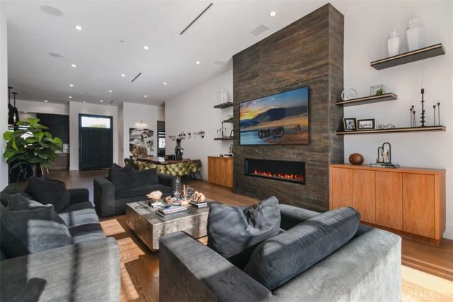 6207 Babcock, North Hollywood, CA 91606