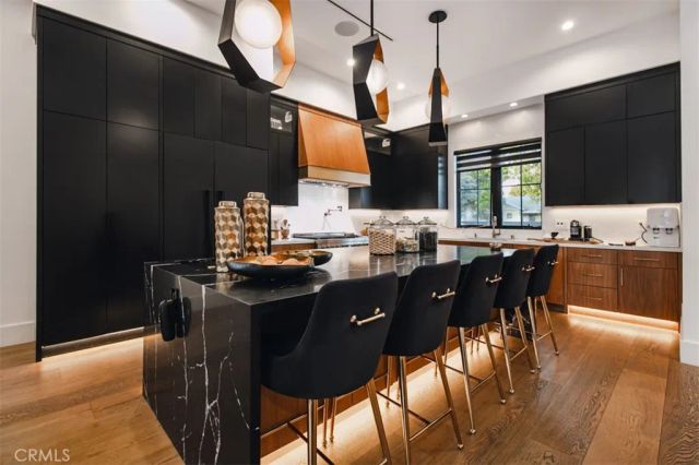 6207 Babcock, North Hollywood, CA 91606