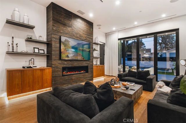 6207 Babcock, North Hollywood, CA 91606