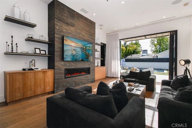 6207 Babcock, North Hollywood, CA 91606