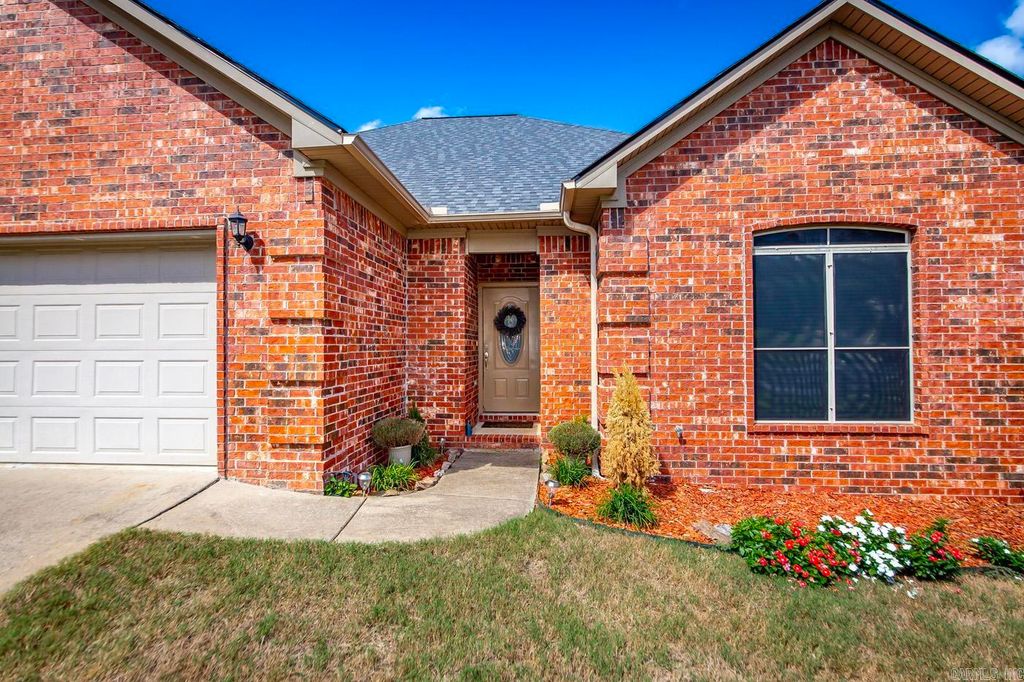 14 Harmony Court, Maumelle, AR 72113