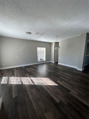 4729 Waterway Drive N, Fort Worth, TX 76137