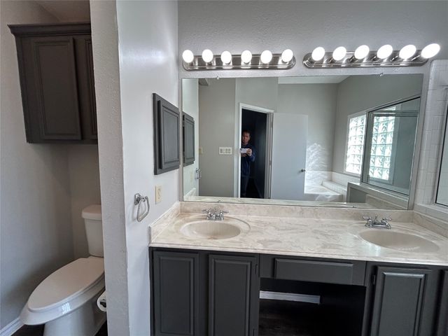 4729 Waterway Drive N, Fort Worth, TX 76137