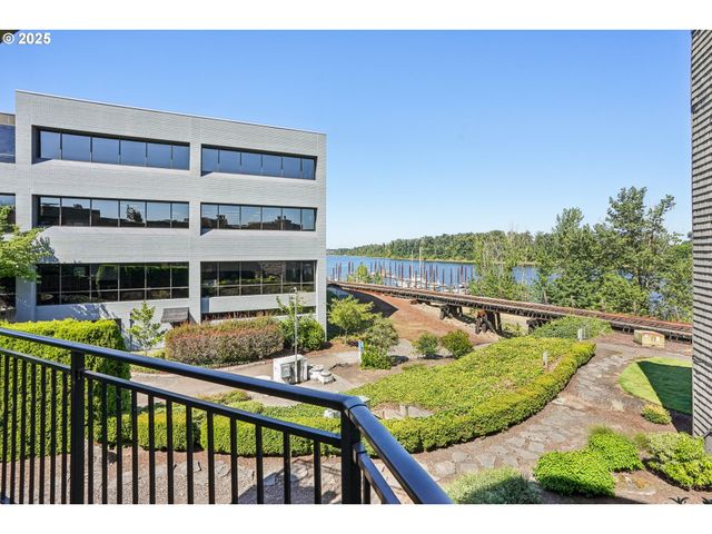 5620 S RIVERSIDE Ln 5, Portland, OR 97239