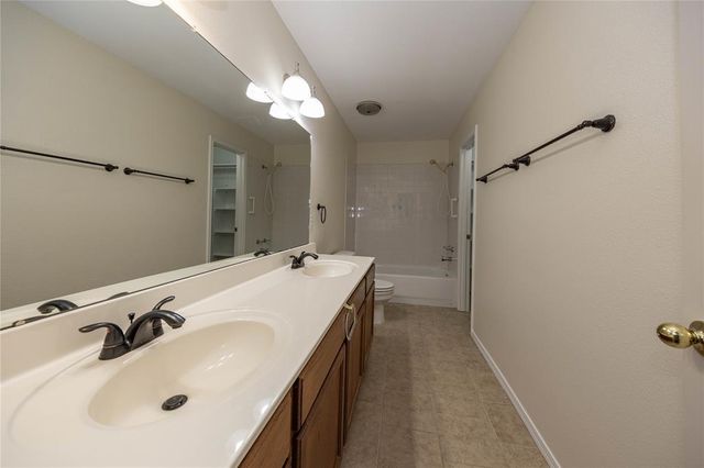 16 E Villa Meadow ST, Wimberley, TX 78676