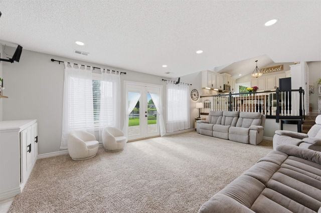 626 N Bay Country, Wichita, KS 67235