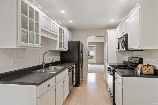 2910 Woodmont Drive, South Bend, IN 46614