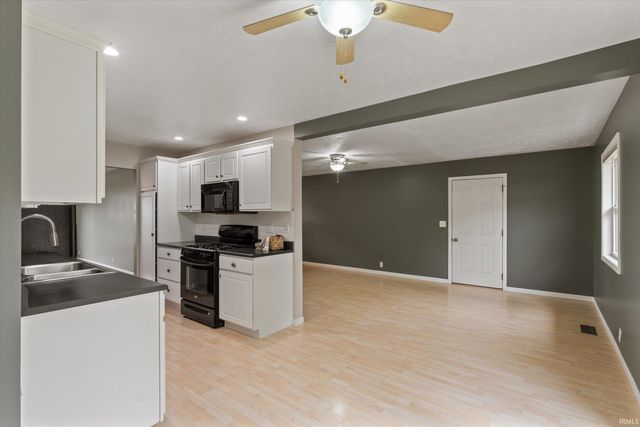 2910 Woodmont Drive, South Bend, IN 46614