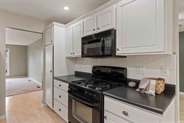 2910 Woodmont Drive, South Bend, IN 46614