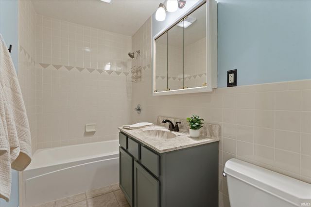 2910 Woodmont Drive, South Bend, IN 46614