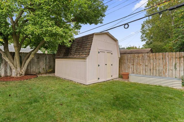 2910 Woodmont Drive, South Bend, IN 46614