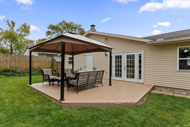 2910 Woodmont Drive, South Bend, IN 46614