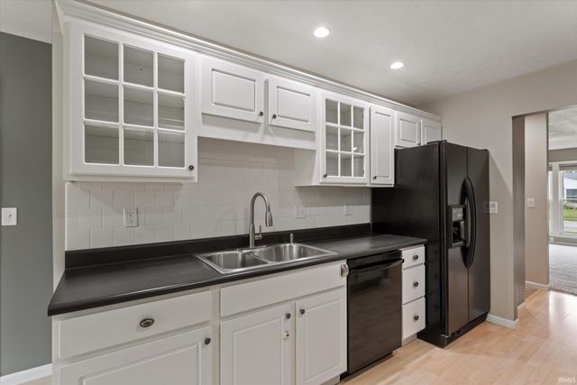 2910 Woodmont Drive, South Bend, IN 46614