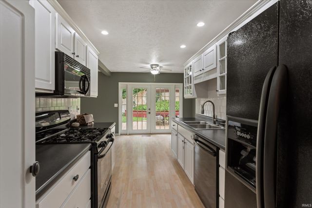 2910 Woodmont Drive, South Bend, IN 46614