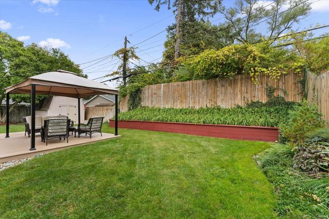 2910 Woodmont Drive, South Bend, IN 46614