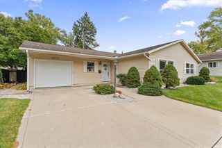 2910 Woodmont Drive, South Bend, IN 46614